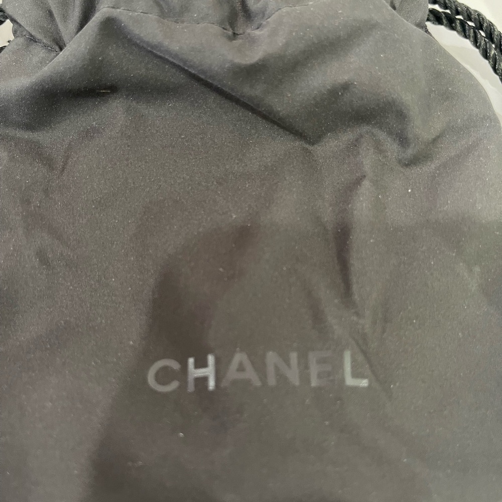 Authentic Chanel beauty nylon drawstring bag with samples - Picture 4 of 5